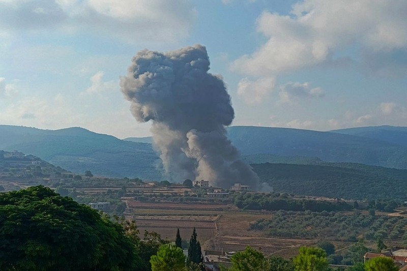 Israel tien hanh hon 100 cuoc khong kich moi vao Lebanon