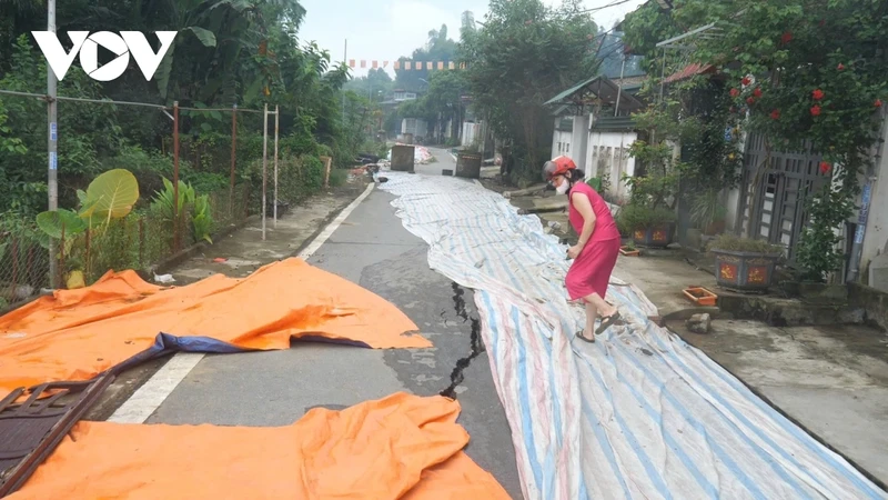 Lao Cai: Nguy co sat lo nghiem trong, nhieu ho dan phai so tan-Hinh-4