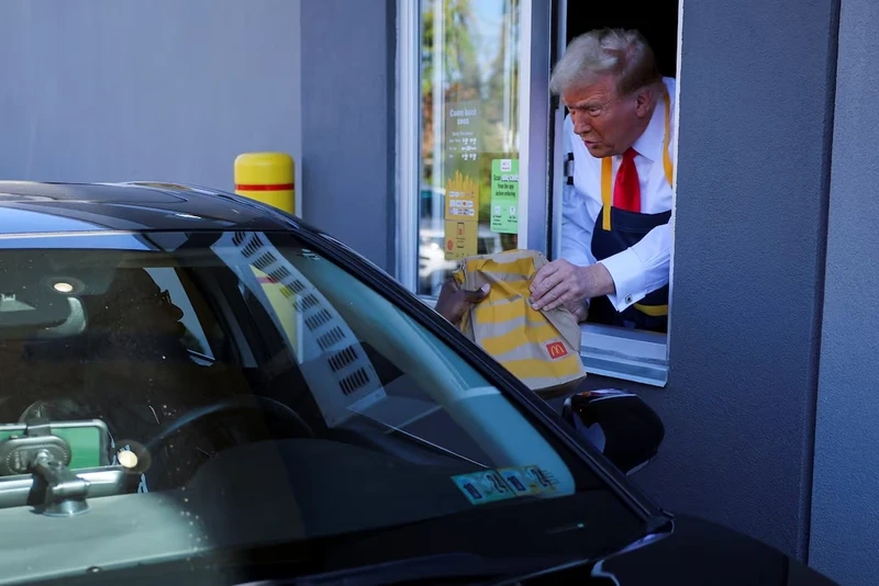 Ong Trump chien khoai tay tai cua hang McDonald’s khi di tranh cu-Hinh-2