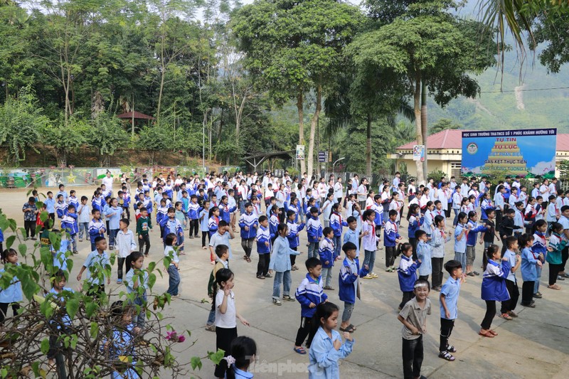 Niem vui cua nhung em be Lang Nu duoc tro lai truong-Hinh-5