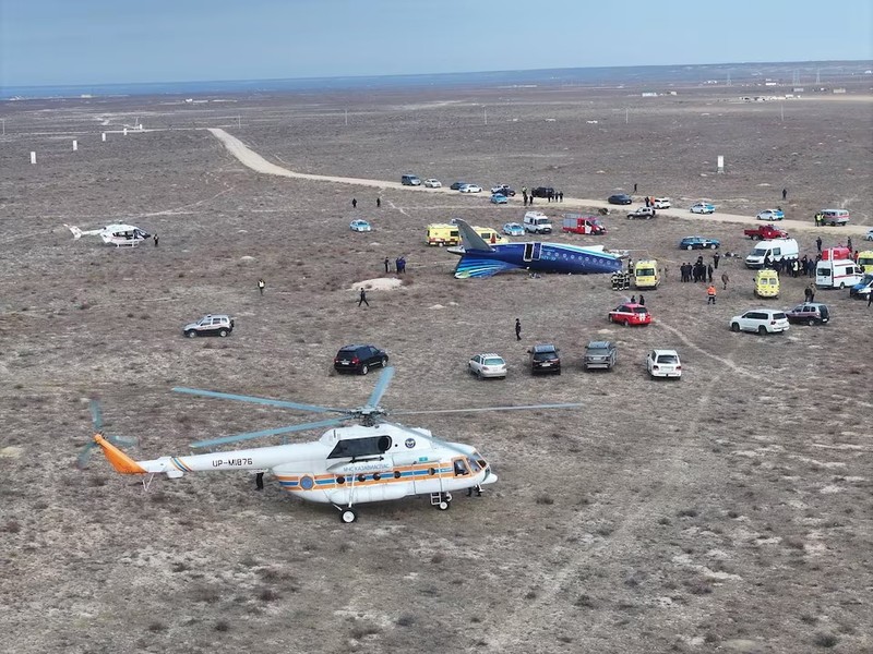 Nguyen nhan ban dau vu roi may bay cho hang chuc nguoi o Kazakhstan