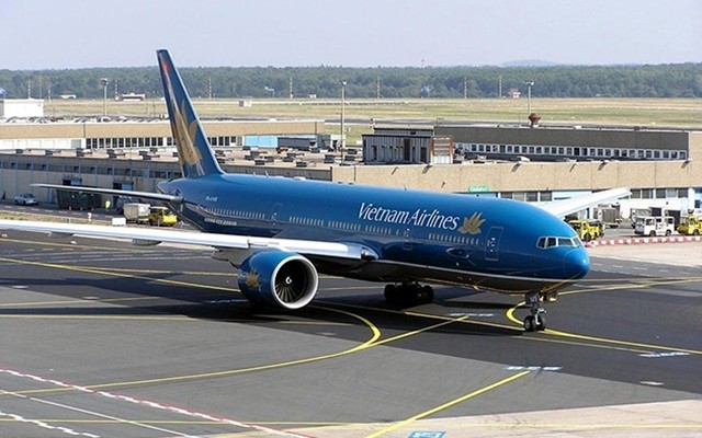 May bay Vietnam Airlines lai truc trac ha canh gap o Noi Bai