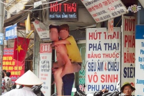 Vach tran su that anh doi nam nu cong nhau vao nha nghi-Hinh-2