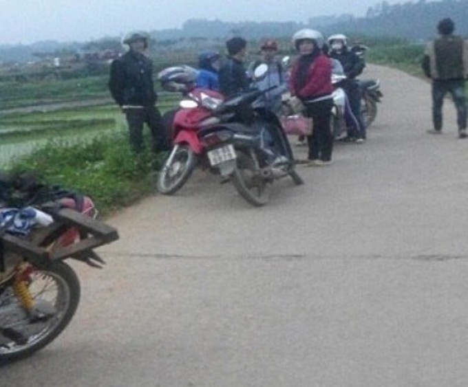 Bi ke xau chan duong roi quay roi, thieu nu ngat lim