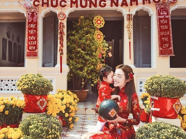 Nhung “ba me bim sua” showbiz Viet chua tung len xe hoa-Hinh-2