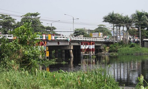 Bang hoang doi nam nu nhay song de rua tieng o tu