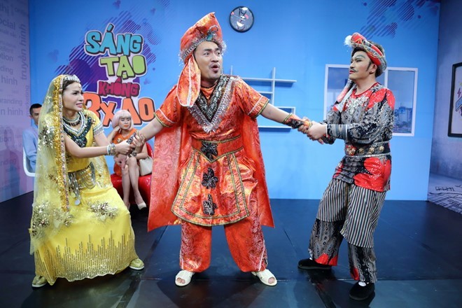 Chi Thien bi Hoai Linh ep an ca song trong game show-Hinh-7