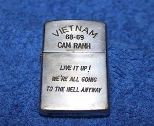 Tren bat lua Zippo cua linh My o Viet Nam viet gi?-Hinh-12