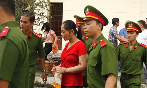 Hoa hau quy ba lua dao linh an 15 nam tu