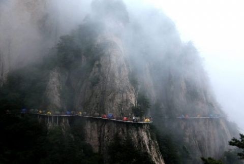 “Nguoi thich, ke so” khi cam trai tren vach nui cao 1700m-Hinh-6