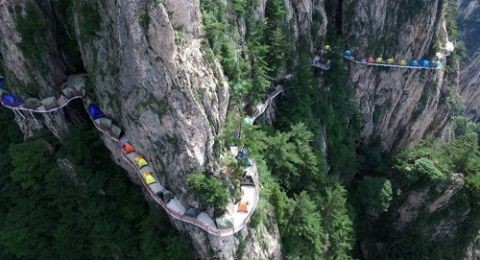 “Nguoi thich, ke so” khi cam trai tren vach nui cao 1700m