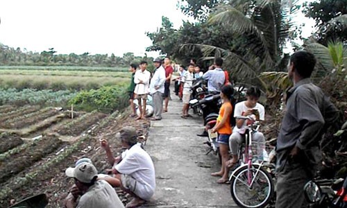 Hoi tin vo khong duoc, con re dam chet nhac phu