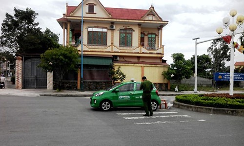 Quang Binh Ten trom taxi vut xe cach hien truong 50 km