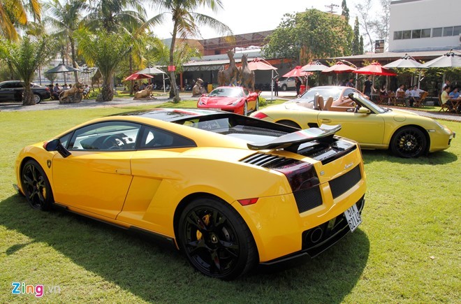 Hoc Cuong do la, thieu gia Viet dua sam Lamborghini doc la