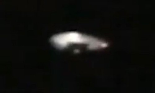 UFO ky la bay luon tren bau troi My?