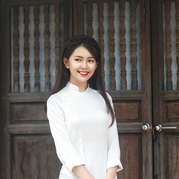 Them nu sinh xu Nghe mac ao dai 