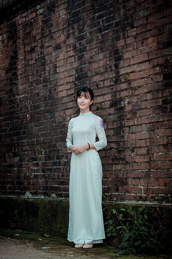 Them nu sinh xu Nghe mac ao dai 