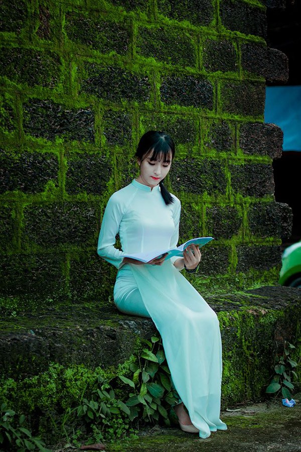 Them nu sinh xu Nghe mac ao dai 