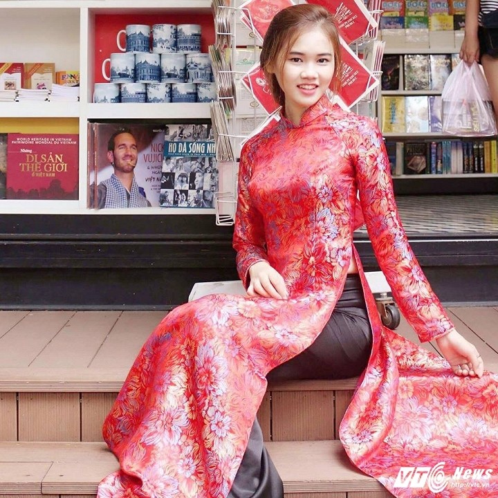 Hot girl CD Phat thanh - Truyen hinh khien bao chang trai me man-Hinh-5