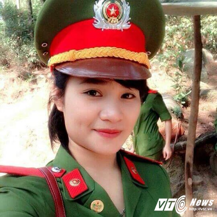 Ngam nu canh sat Ha Tinh xinh dep va tot bung