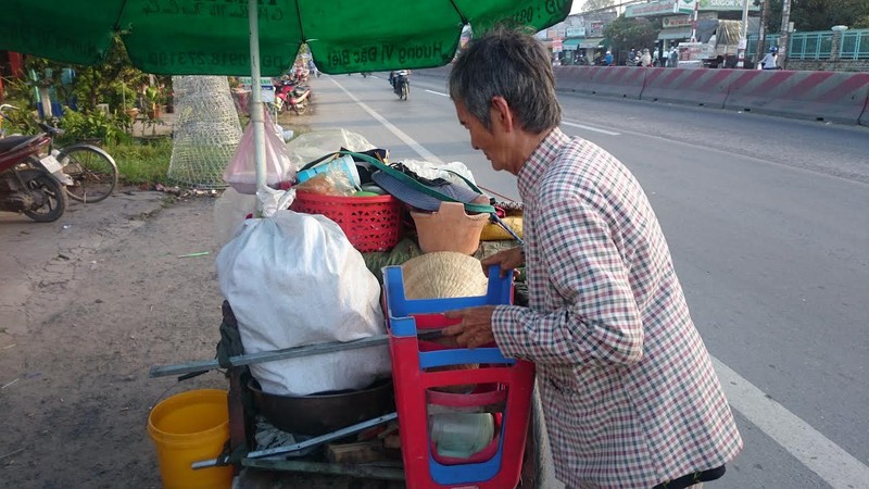 Dan mang keu goi giup cu ba bi cuop, di bo 200km ve que-Hinh-3