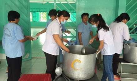 Nhung nguoi dan ba dien va noi dau kep