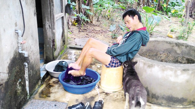 Doi chan ky dieu den kho tin cua nguoi dan ong tan tat