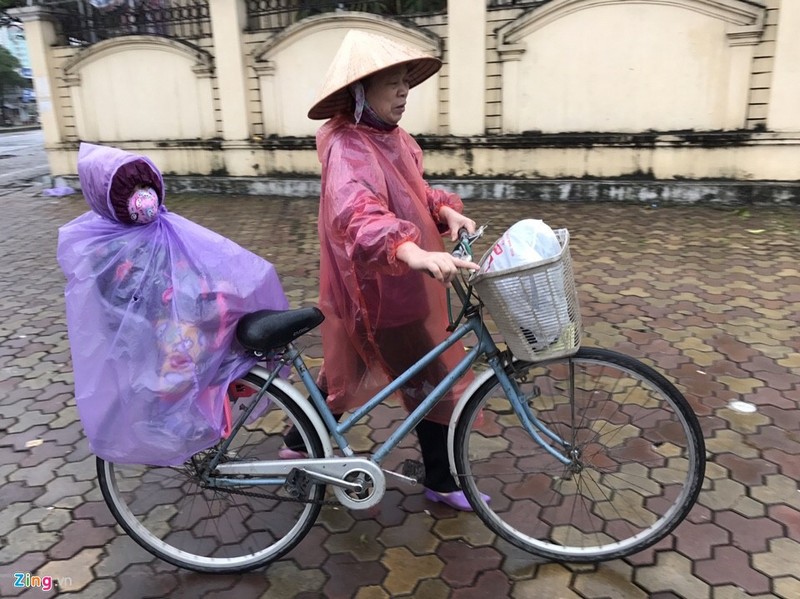 Canh khon kho trong mua ret tren duong pho Ha Noi-Hinh-2