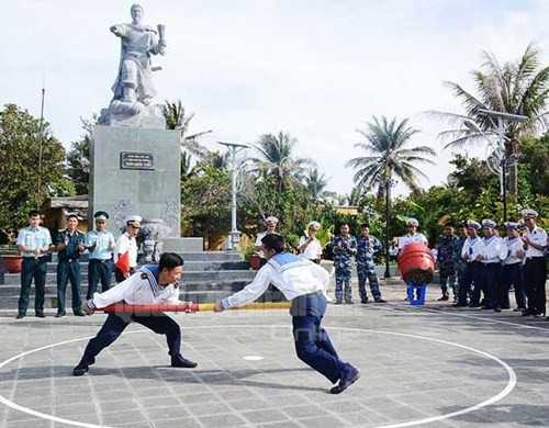 Chum anh chien si Truong Sa vui mung don qua Tet-Hinh-5