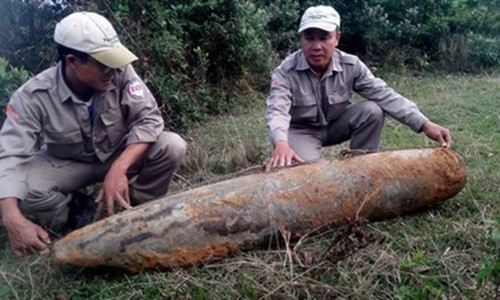 Phat hoang khi dao phai bom “khung” o tinh Quang Tri