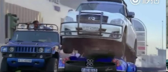 Thanh Long run ray khi pha hong sieu xe cua hoang tu Dubai
