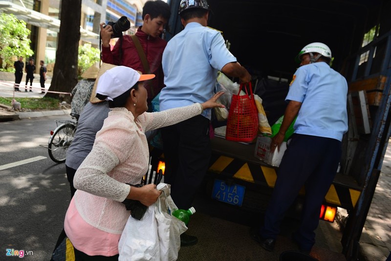 Anh: Quan 1 pha tuong lan via he cua van phong Bo Cong thuong-Hinh-14