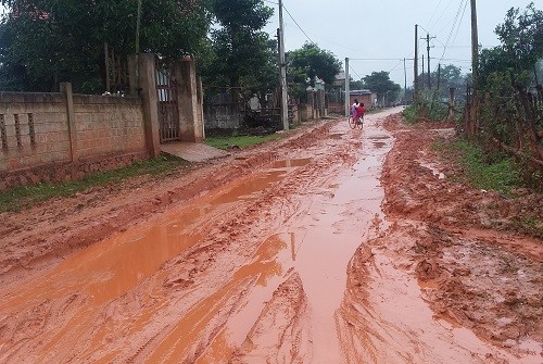 Quang Binh: Dan kho vi... “troi khong mua van phai mac ao mua“