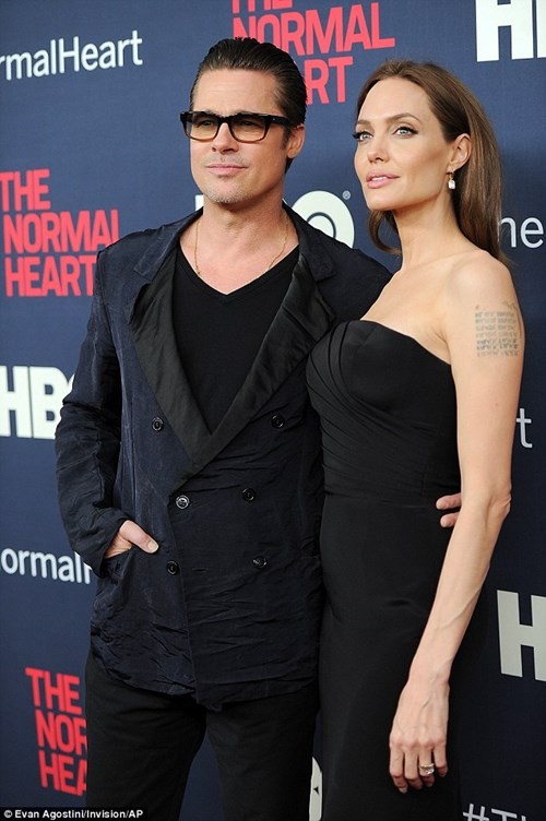 Angelina Jolie - Brad Pitt tung dung hinh xam de rang buoc nhau-Hinh-6