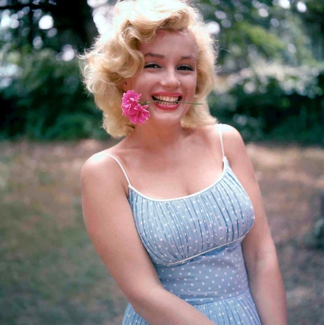 Marilyn Monroe va 2 lan bi xam hai tinh duc
