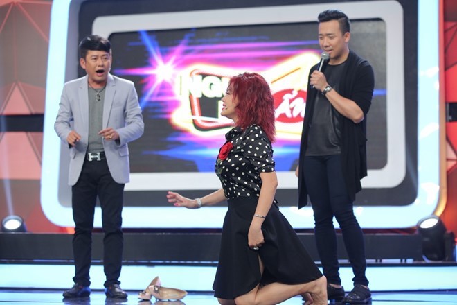 Tan Beo phan nan Le Giang me tien khi choi game show-Hinh-4