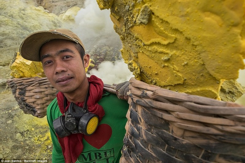 Hoang hon cong viec ben mieng nui lua cua tho luu huynh-Hinh-10