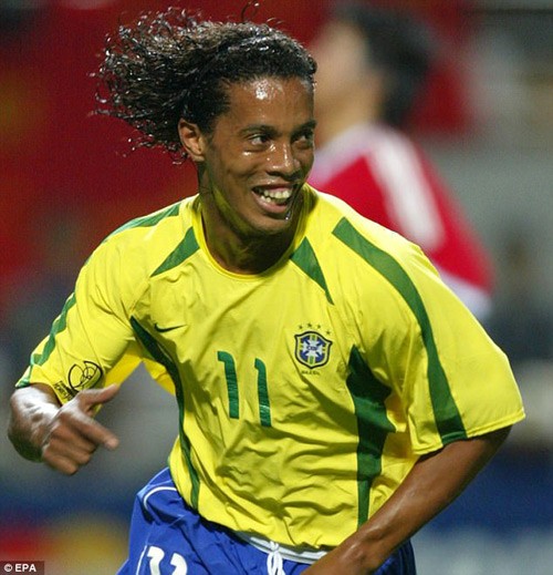 Fan “nga ngua” voi tai ca hat cua Ronaldinho