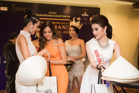 Bi che thu dong, Huyen My khoe clip &quot;tam&quot; voi Top 5 Miss Grand-Hinh-4