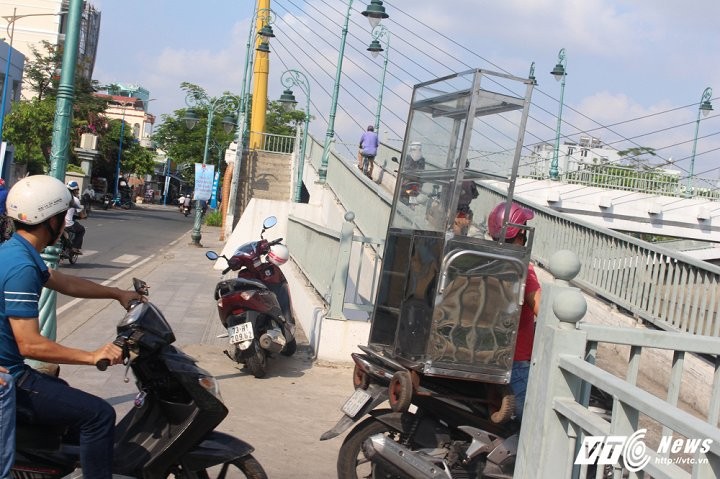 Chi mat nhung ke vo van hoa cuop duong cua nguoi di bo-Hinh-6