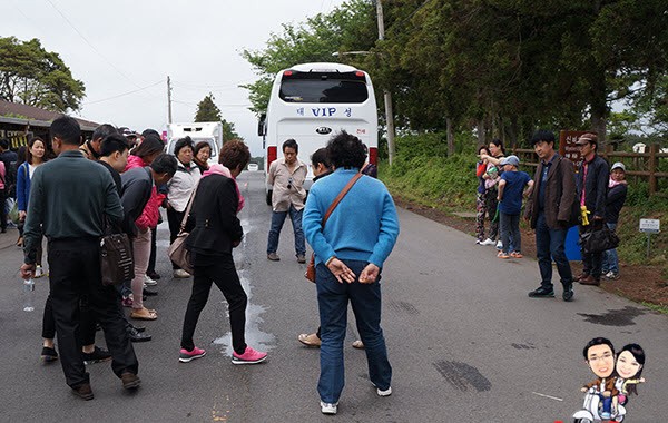 Ky la, xe tat may tu bo nguoc tren “con duong ma quai”-Hinh-2