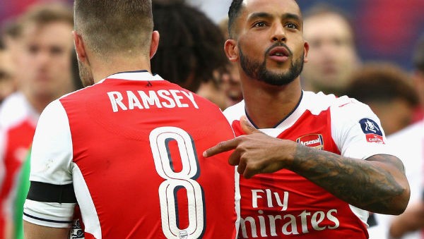 Nan nhan moi nhat cua “than chet” Aaron Ramsey da qua doi