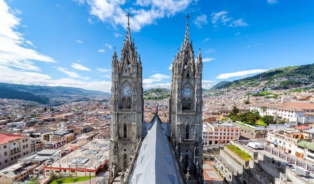 Quito, thanh pho di san dau tien cua UNESCO