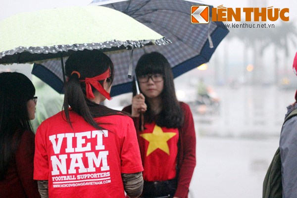 Khan gia tre doi mua cho xem U23 Viet Nam thi dau-Hinh-10