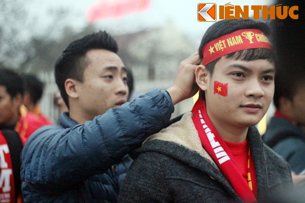 Khan gia tre doi mua cho xem U23 Viet Nam thi dau-Hinh-6