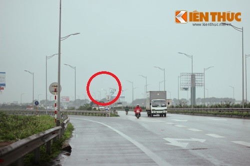 Hang tram bong den duong bat sang trung giua trua o Ha Noi-Hinh-3