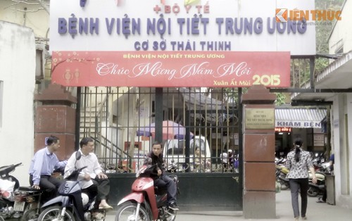Can canh xe may “vay” xe cuu thuong o BV Noi tiet
