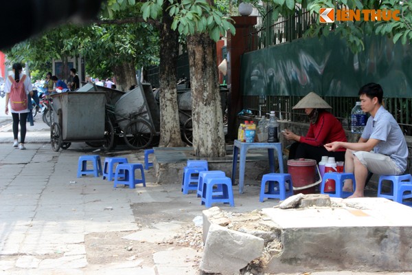 So thich ki di: Uong tra da... hit mui rac o Ha Noi-Hinh-5