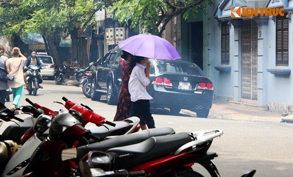 Phat ngot canh nguoi dan bi hun khoi giua nang nong Ha Noi-Hinh-5