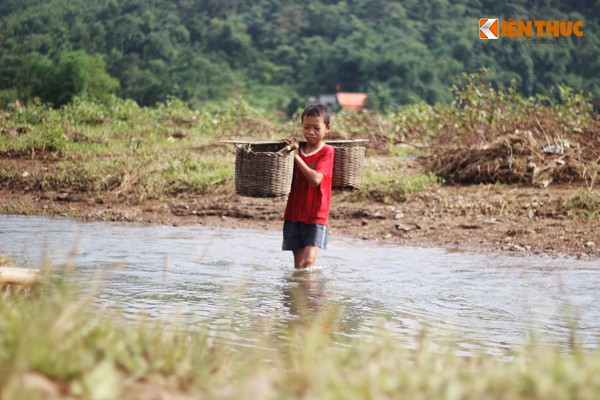 Trung thu khong có quà của trẻ em mièn son cuóc-Hinh-4